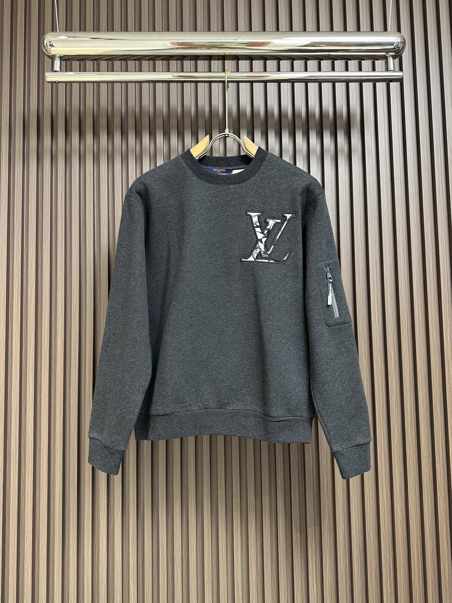 wg.luxury-- 8V monogram embroidery oversized item:E-F509L1003H